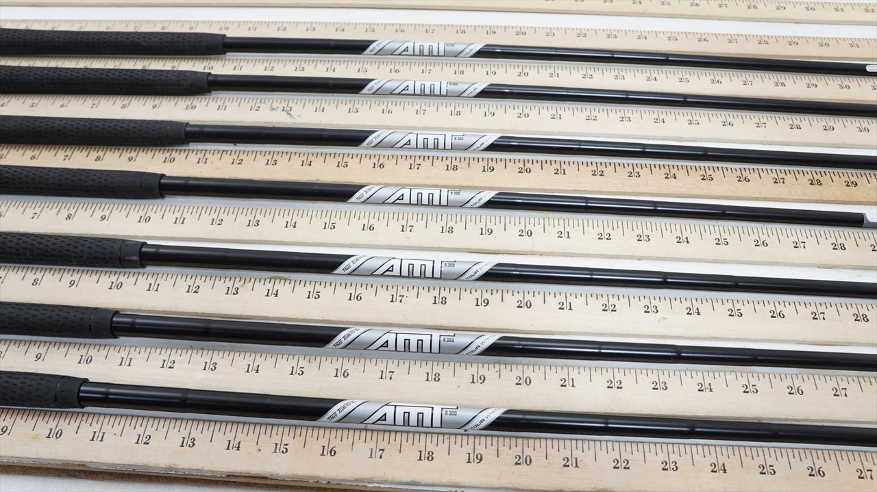 True Temper Dynamic Gold Amt Tour White R300 34.5"-37.25" Iron Shaft Set 957479