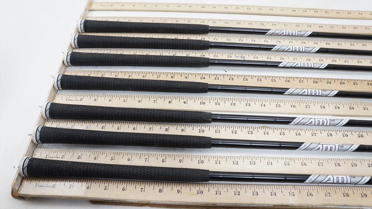 True Temper Dynamic Gold Amt Tour White R300 34.5"-37.25" Iron Shaft Set 957479 - Image 2