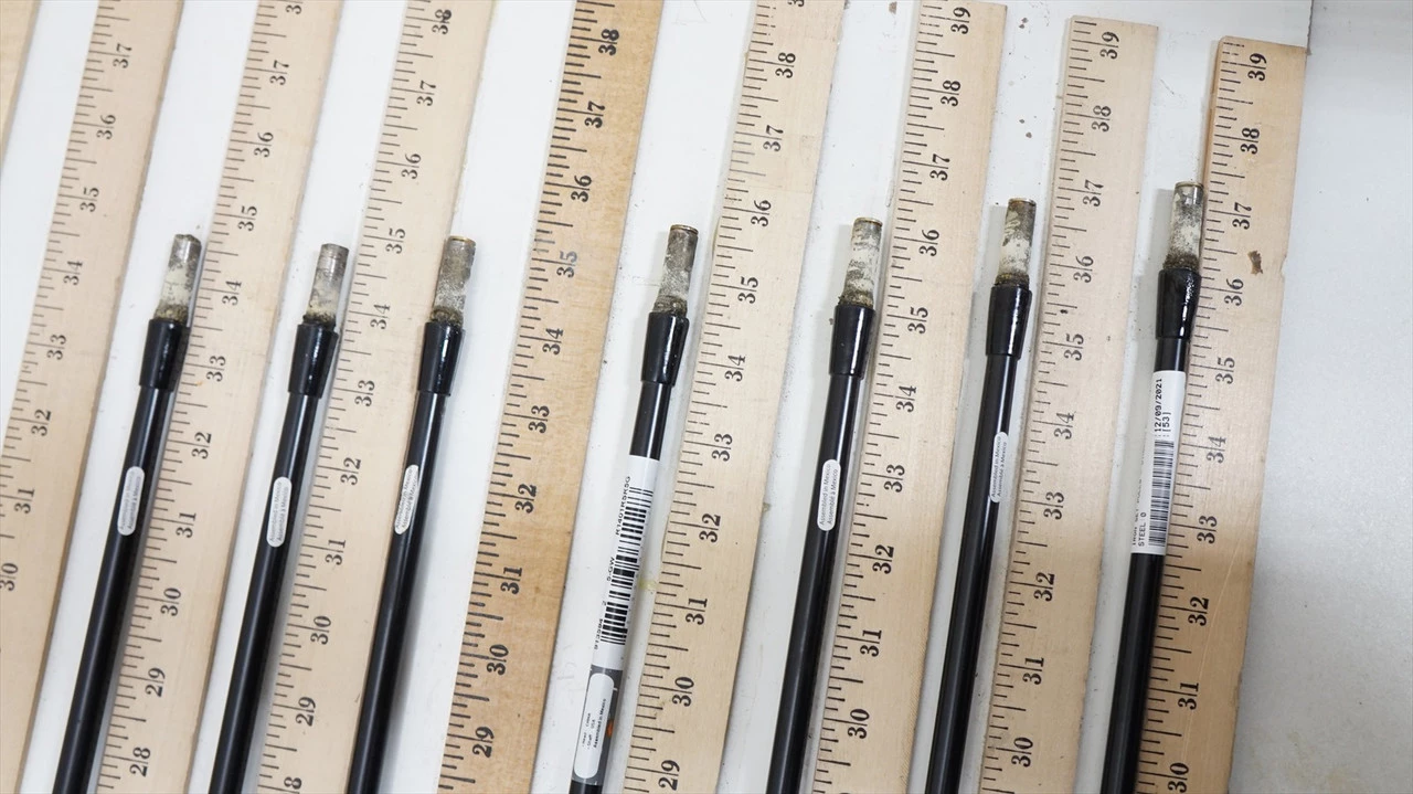 True Temper Dynamic Gold Amt Tour White R300 34.5"-37.25" Iron Shaft Set 957479 - Image 3