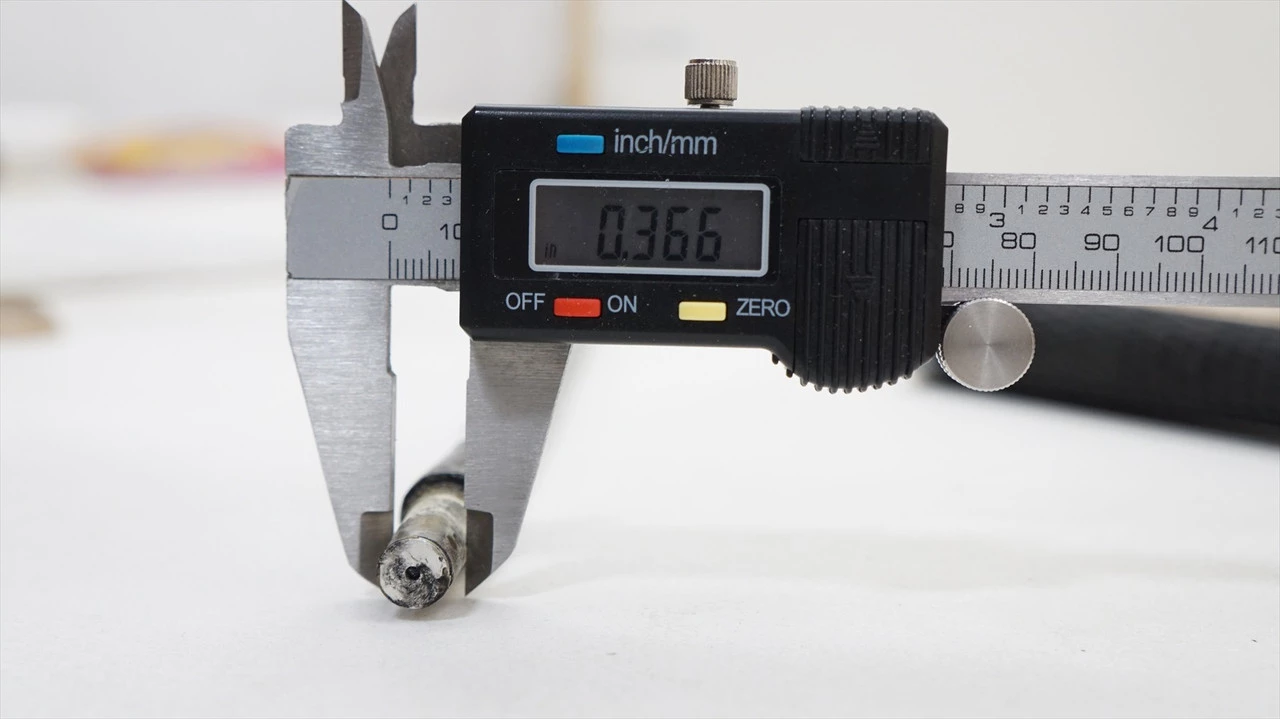 True Temper Dynamic Gold Amt Tour White R300 34.5"-37.25" Iron Shaft Set 957479 - Image 5